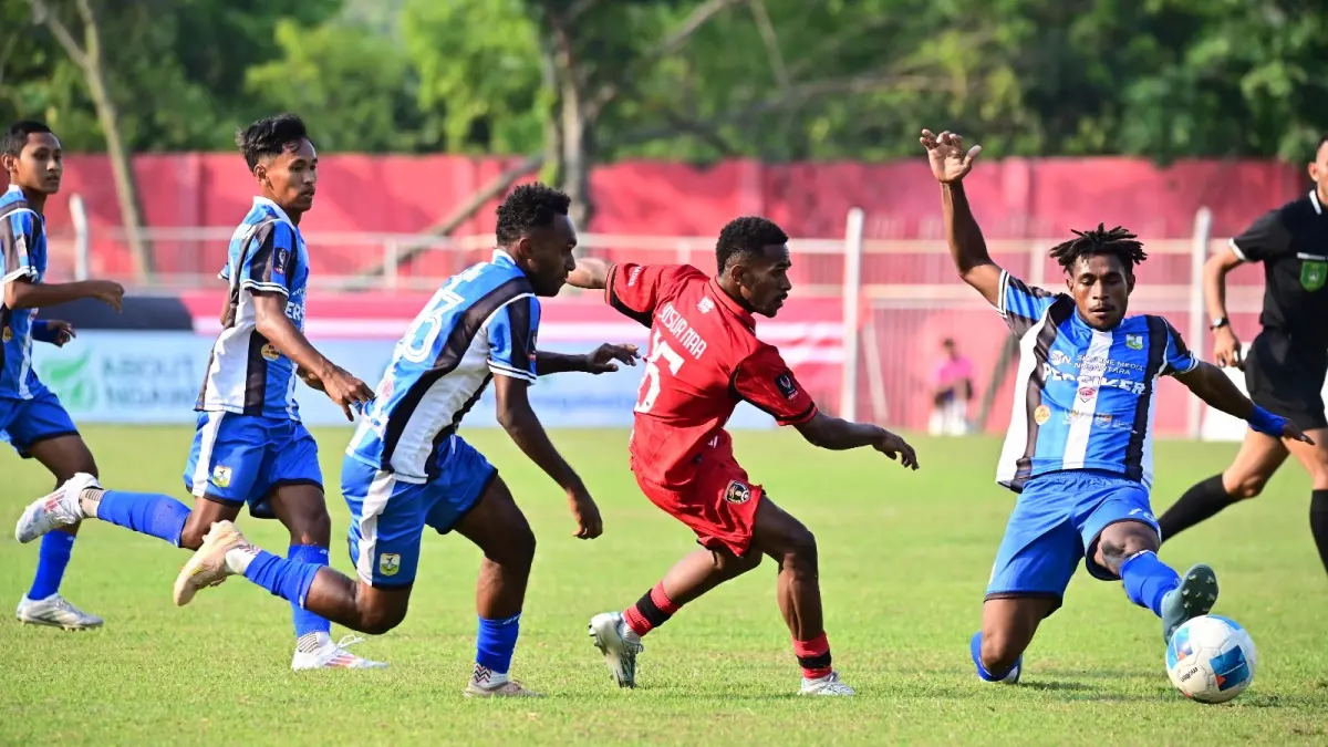 MENANG TELAK: Pemain Persinga Ngawi merayakan gol saat menghadapi Persiker Keerom pada laga perdana Grup V babak 32 besar Putaran Nasional Liga 4 Piala Presiden 2026 di Stadion Ketonggo, Rabu (10/6). FOTO: PERSINGA NGAWI