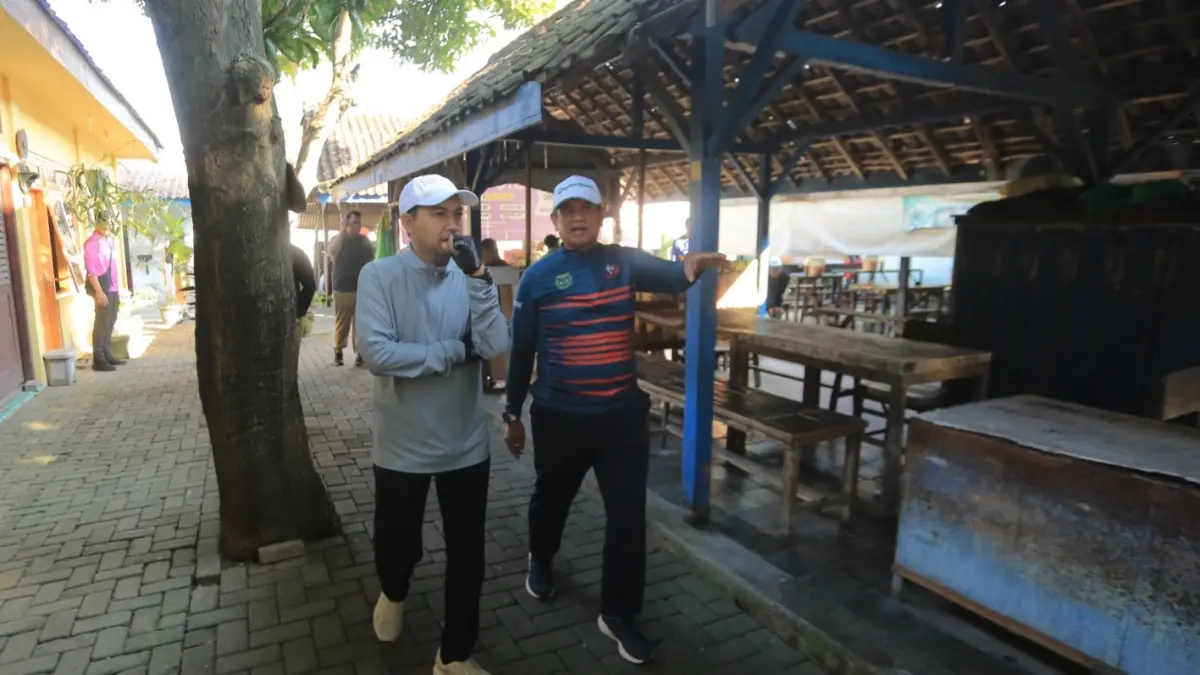 MULAI DITATA: Plt Wali Kota Madiun F. Bagus Panuntun meninjau kawasan RTH Janoko dan Pasar Mojorejo, kemarin (9/6). BAGAS BIMANTARA/RADAR MADIUN