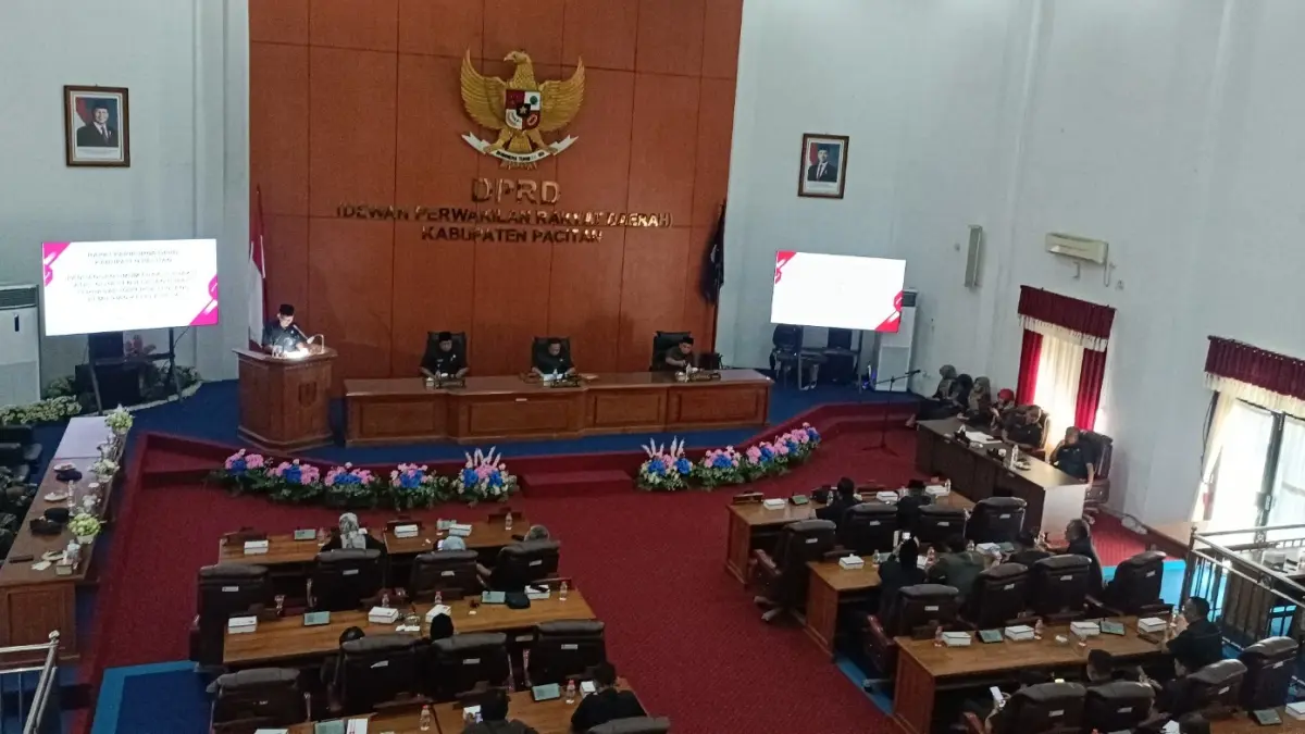 PILKADES DITUNGGU: DPRD Pacitan membahas Raperda Pilkades sebagai dasar hukum pelaksanaan pilkades serentak. NUR CAHYONO/JAWA POS RADAR PACITAN