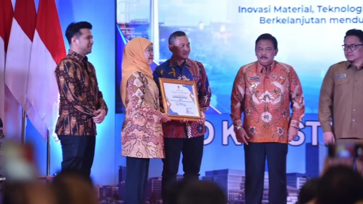 TERBAIK DI JATIM: Kabupaten Pacitan menerima penghargaan Program Penanganan Kawasan Kumuh Terpadu dan Terintegrasi Terbaik dari Pemprov Jawa Timur berkat keberhasilan menata kawasan permukiman secara berkelanjutan.