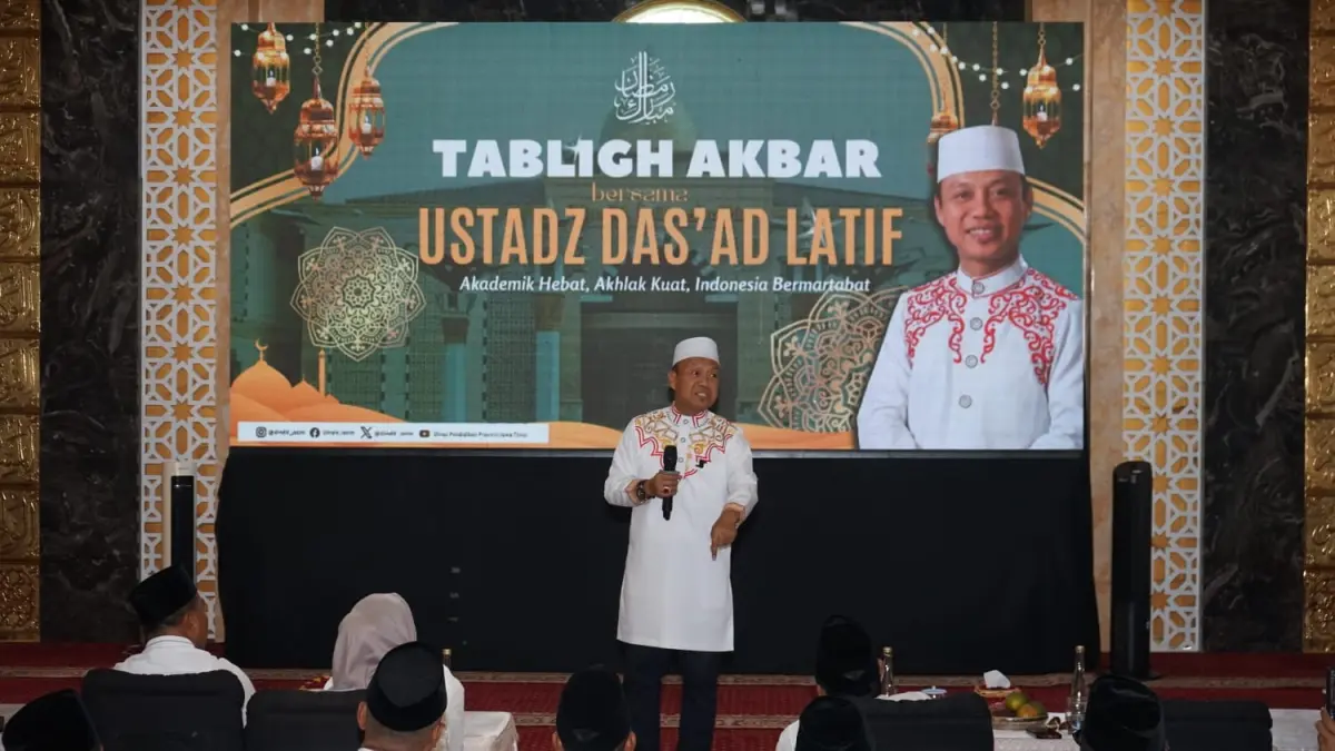 PENGUATAN KARAKTER: Ribuan jamaah mengikuti Tabligh Akbar bersama Das