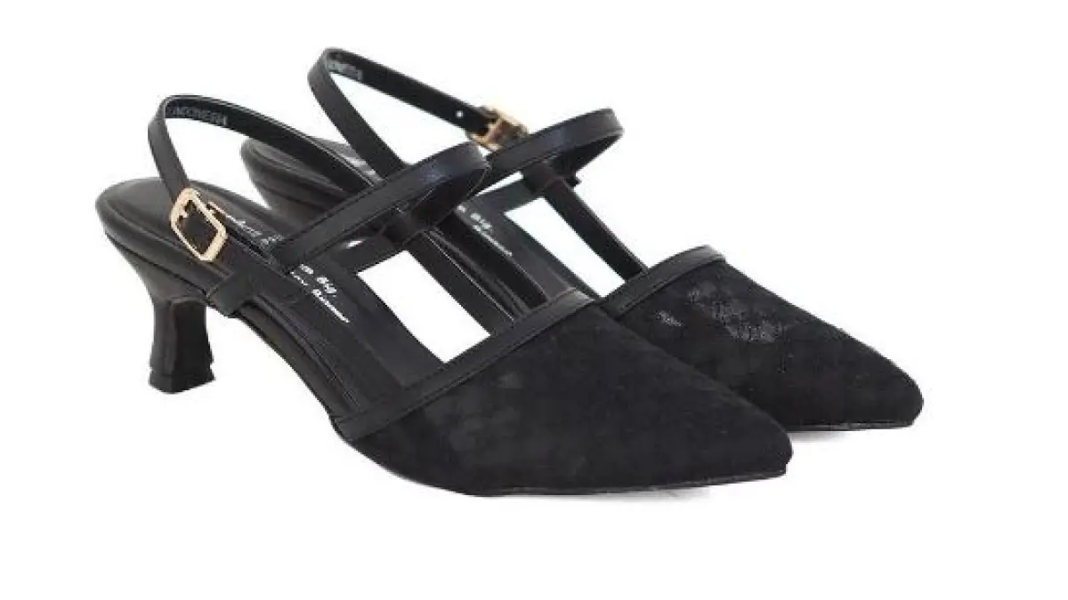 Ilustrasi rekomendasi sandal heels untuk kondangan.