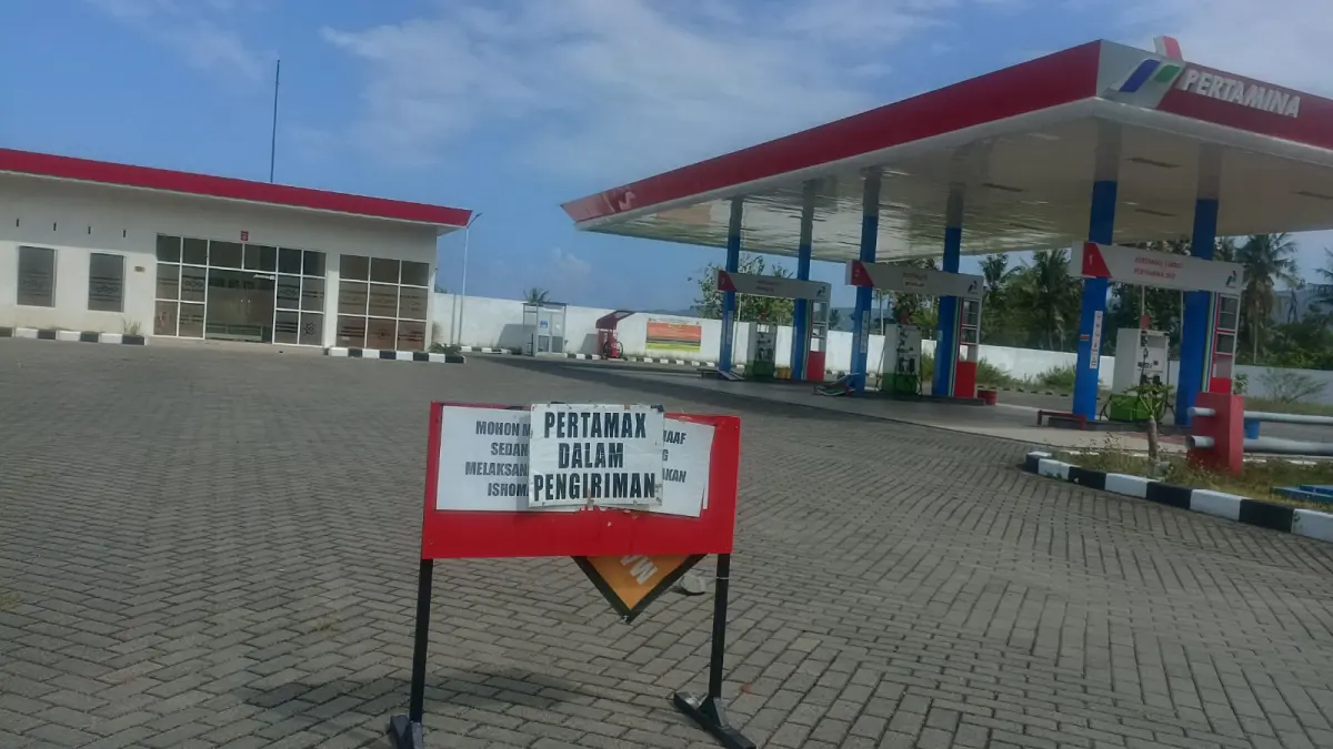 TUTUP SEMENTARA: Operasional SPBU Bangunsari berhenti sementara akibat kendala permodalan untuk pengadaan BBM. NUR CAHYONO/JAWA POS RADAR PACITAN