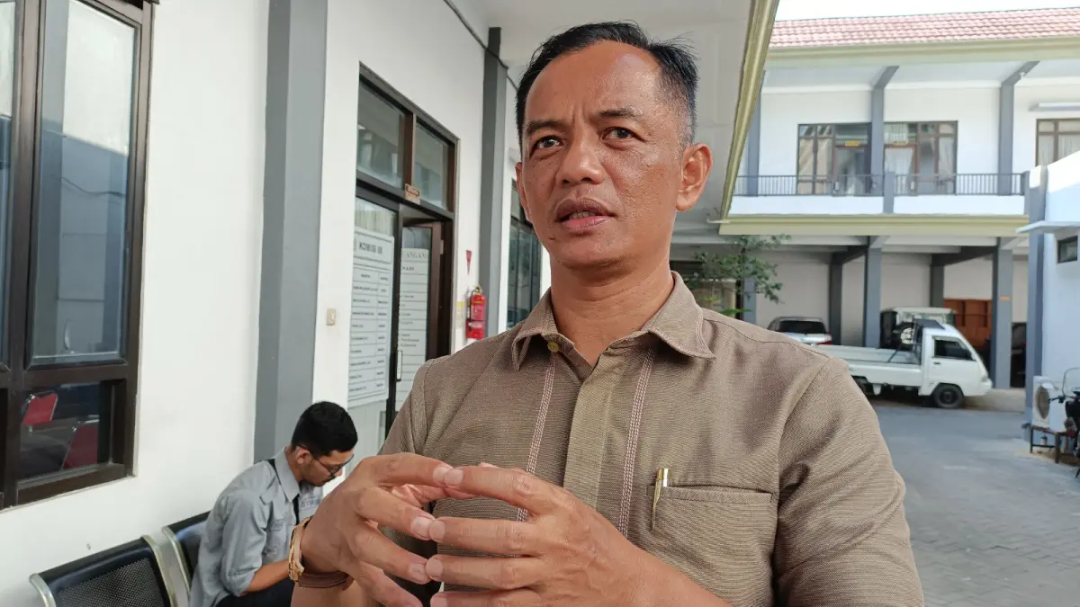 ANTISIPASI PENYAKIT: Petugas melakukan vaksinasi hewan ternak di Pacitan. DOK RADAR PACITAN