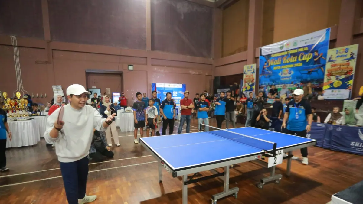 JARING ATLET BERBAKAT: Sebanyak 384 atlet dari berbagai daerah di Jawa Timur mengikuti Turnamen Tenis Meja Wali Kota Cup 2026 yang menjadi ajang penjaringan atlet potensial menuju Porprov Jatim 2027. BAGAS BIMANTARA/RADAR MADIUN