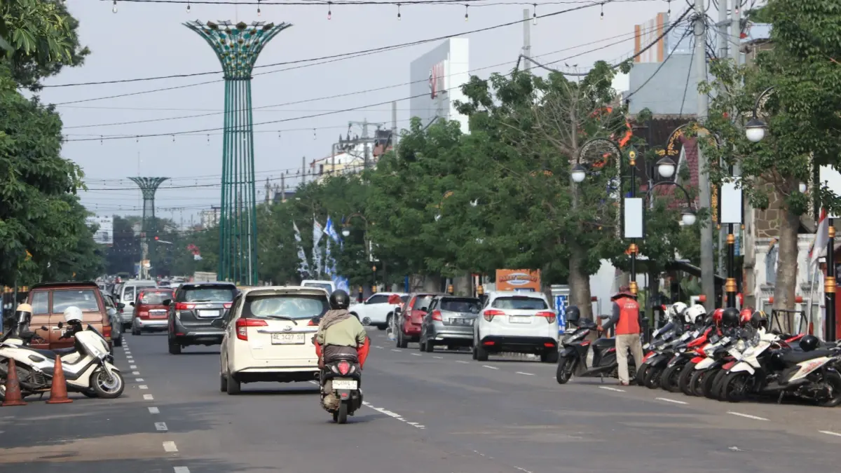 PRIORITAS INFRASTRUKTUR: Pemkab Ponorogo mengalokasikan dana bagi hasil cukai hasil tembakau (DBHCHT) sebesar Rp 12 miliar untuk memperbaiki sembilan ruas jalan daerah. SUGENG DWI N/RADAR PONOROBO