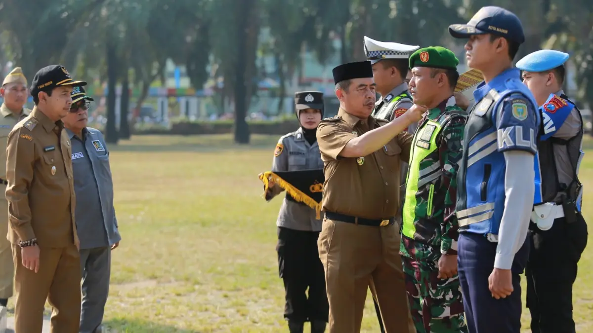 Bupati Madiun Hari Wuryanto bersama Plt Wali Kota Madiun dan jajaran Forkopimda mengikuti apel kesiapsiagaan pengamanan Bulan Suro. BAGAS BIMANTARA/RADAR MADIUN