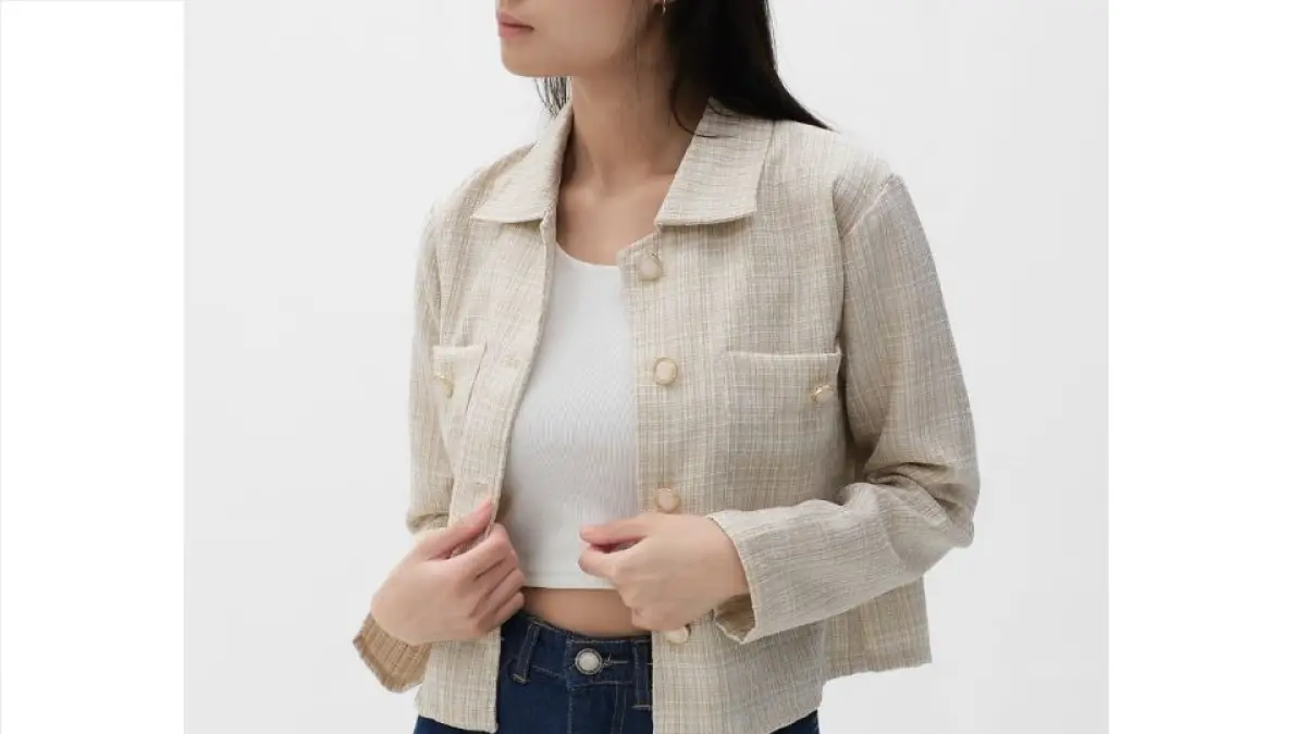 Ilustrasi rekomendasi crop blazer wanita.