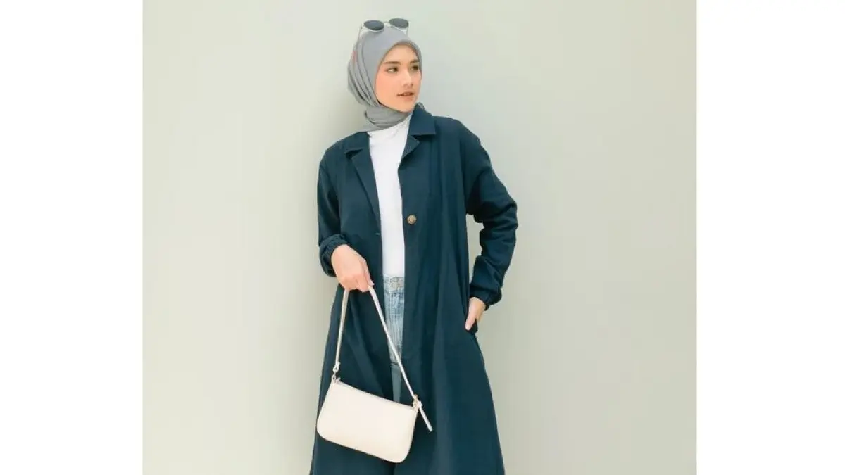 Ilustrasi rekomendasi blazer long wanita.