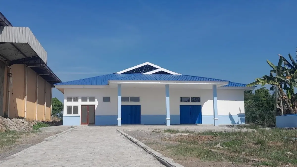 Gedung SPPG program Makan Bergizi Gratis di Kecamatan Kedunggalar, Ngawi, telah rampung dibangun namun hingga kini belum beroperasi karena masih menunggu kejelasan tata kelola dan arahan pemerintah pusat. ASEP SYAEFUL/RADAR NGAWI
