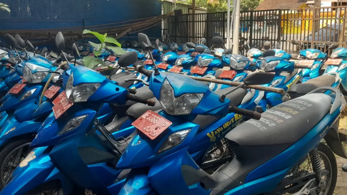 Sejumlah sepeda motor dinas yang sudah tidak digunakan disiapkan untuk proses lelang aset Pemkab Ngawi. ASEP SYAEFUL/RADAR NGAWI