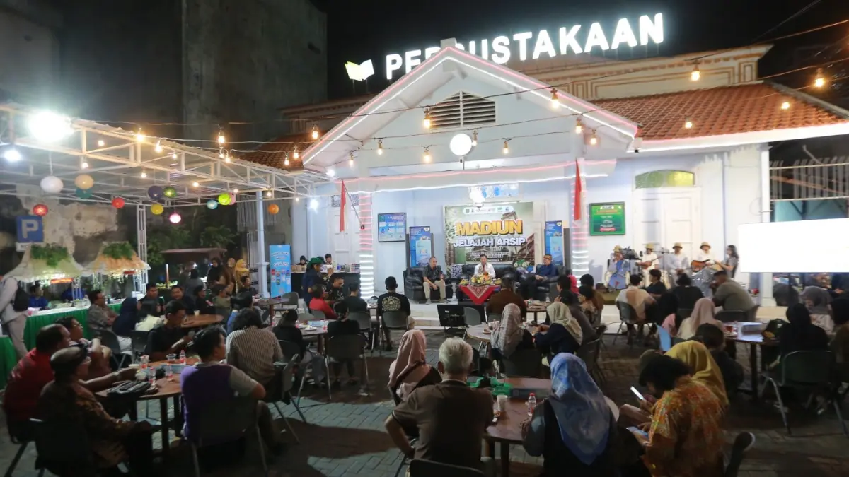 Plt Wali Kota Madiun F. Bagus Panuntun saat mengikuti kegiatan Madiun Jelajah Arsip. BAGAS BIMANTARA/RADAR MADIUN