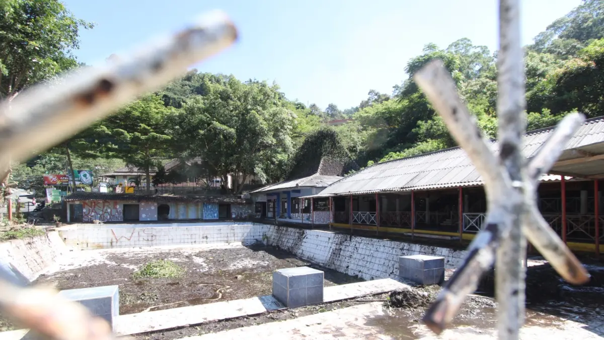 Kompleks eks Rumah Makan dan Kolam Renang Duta di Desa Dadi, Kecamatan Plaosan, kembali ditawarkan kepada investor. AJI PUTRA/RADAR MADIUN