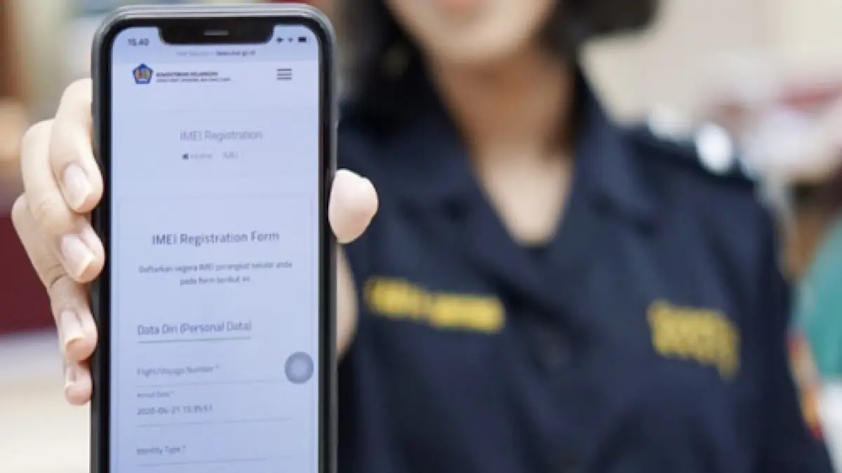 Perangkat telekomunikasi dari luar negeri wajib melakukan registrasi IMEI agar dapat menggunakan kartu SIM Indonesia.