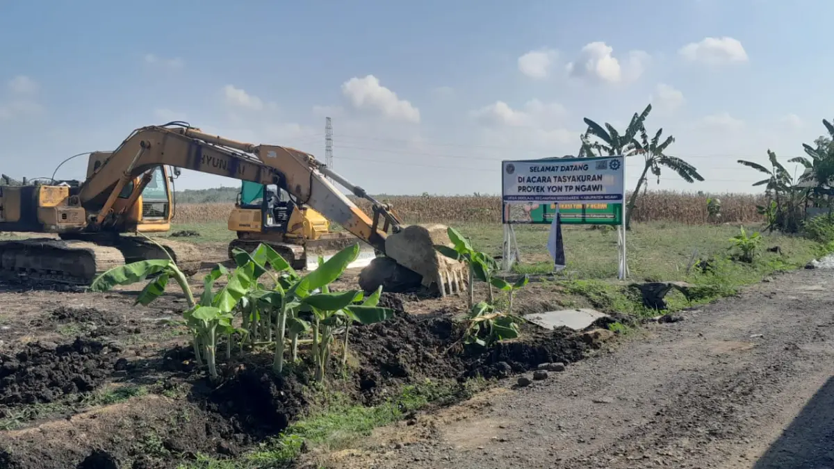 Alat berat mulai melakukan persiapan lahan pembangunan Batalyon Infanteri Teritorial Pembangunan (Yonif TP) di Desa Sidolaju, Kecamatan Widodaren, Kabupaten Ngawi. ASEP SYAEFUL/RADAR NGAWI