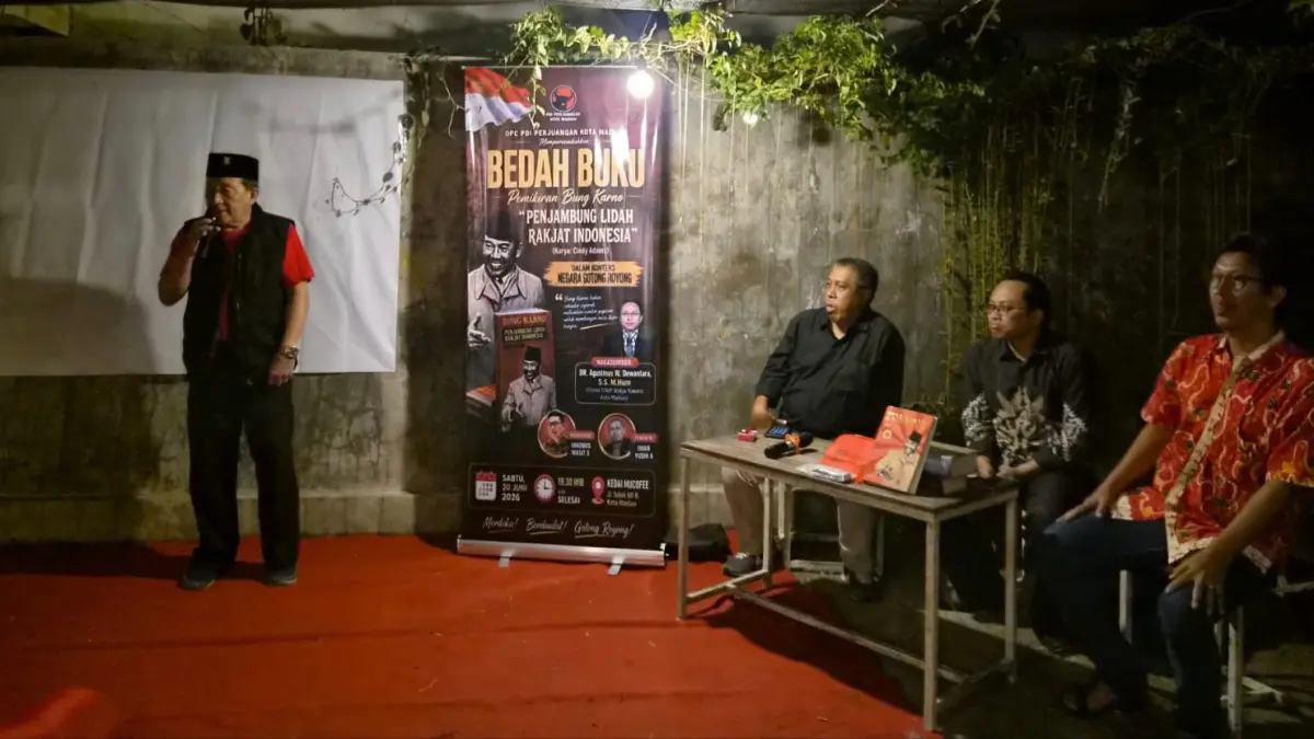 Ketua DPC PDI Perjuangan Kota Madiun Sutardi saat kegiatan Bulan Bung Karno. ERLITA HERMININGSIH/RADAR MADIUN