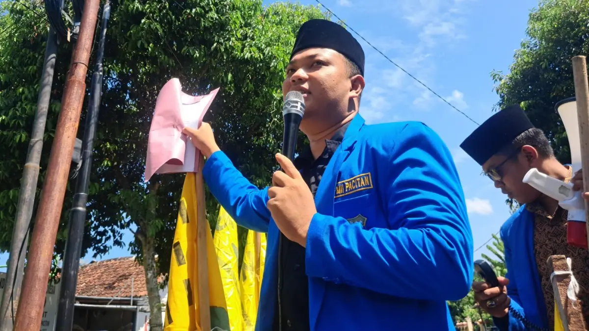 Sejumlah mahasiswa PMII Pacitan saat menggelar aksi unjuk rasa beberapa waktu lalu. DOK RADAR PACITAN