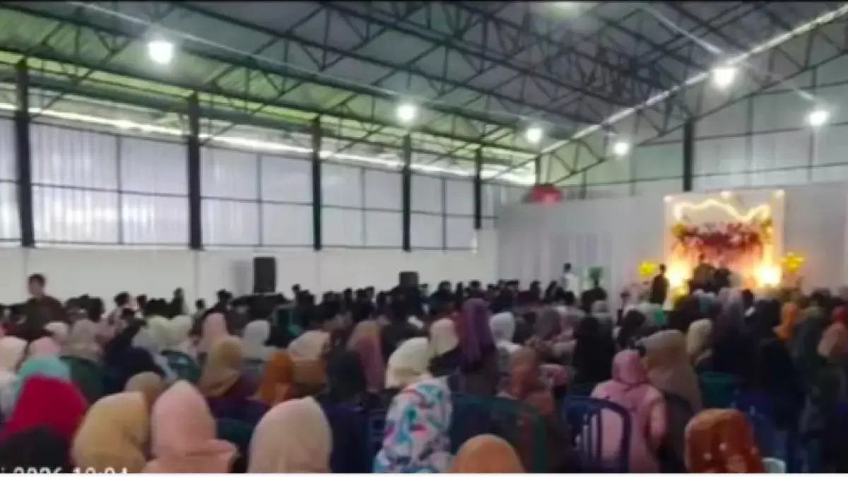 Tangkapan layar video resepsi pernikahan di Gedung Koperasi Desa Merah Putih (KDMP) Desa Wonokarto, Kecamatan Ngadirojo, Pacitan. FOTO: ISTIMEWA