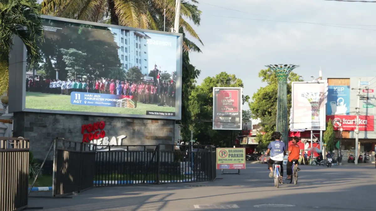 Videotron milik Pemkab Ponorogo disiapkan menjadi lokasi nonton bareng Piala Dunia 2026. SUGENG DWI N/RADAR PONOROGO