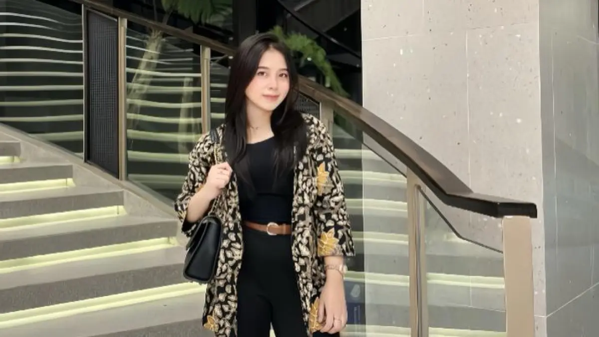 Ryma Affany atau Farah, perempuan muda asal Kota Madiun yang aktif sebagai Personal Assistant, pegiat pelestarian batik dan kebaya, serta tengah mengembangkan dunia usaha. FOTO: ISTIMEWA