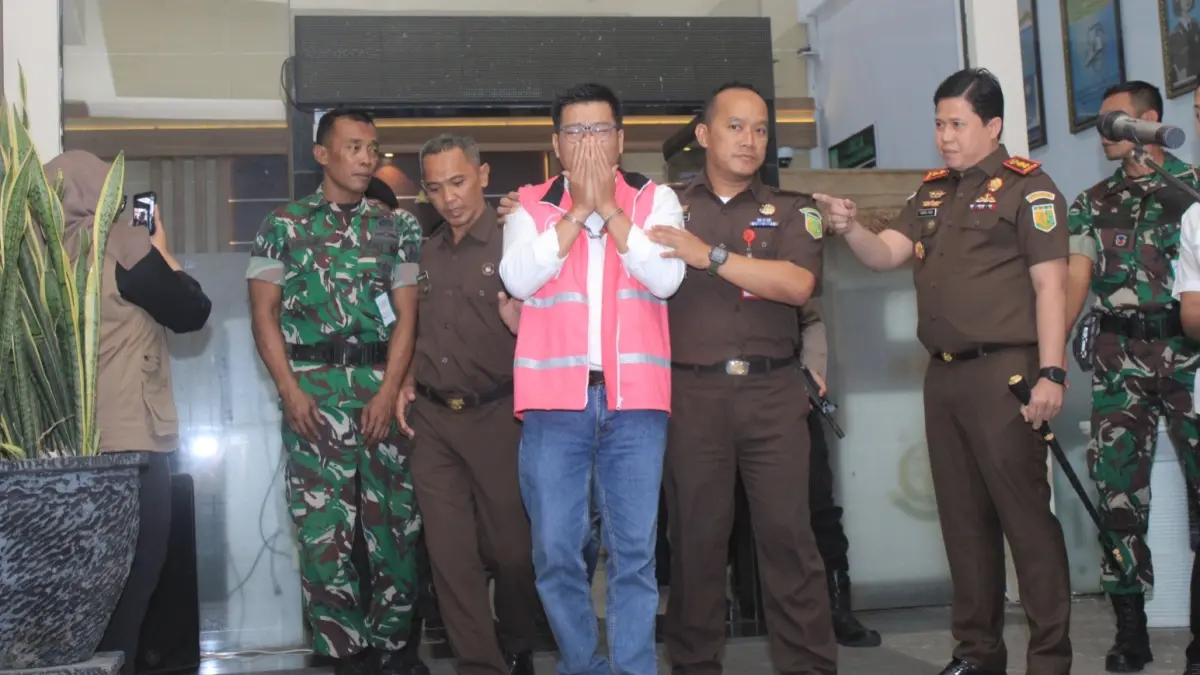 Ketua Nonaktif DPRD Magetan Suratno saat menjalani proses hukum setelah ditetapkan sebagai tersangka dalam perkara dugaan korupsi dana hibah Pokir DPRD Magetan. DOK RADAR MAGETAN