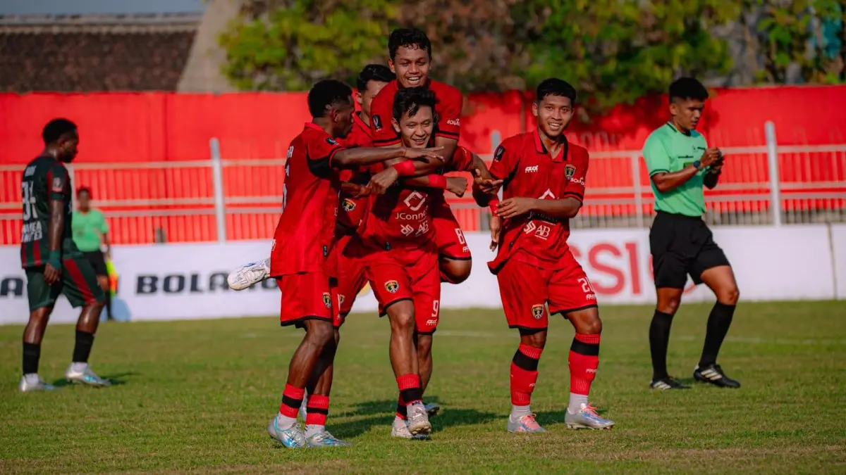 Pemain Persinga Ngawi merayakan gol saat menghadapi Persak Kebumen di Stadion Ketonggo. FOTO: OFISIAL PERSINGA