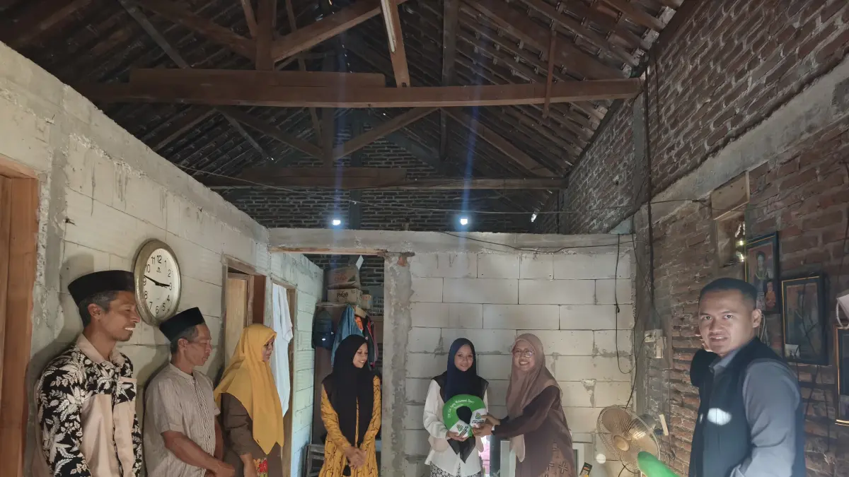 Rektor UIN Ponorogo mendatangi rumah hafizah kembar 30 juz dan memberikan UKT gratis hingga lulus. Jalur Tahfidz tanpa tes masih dibuka.