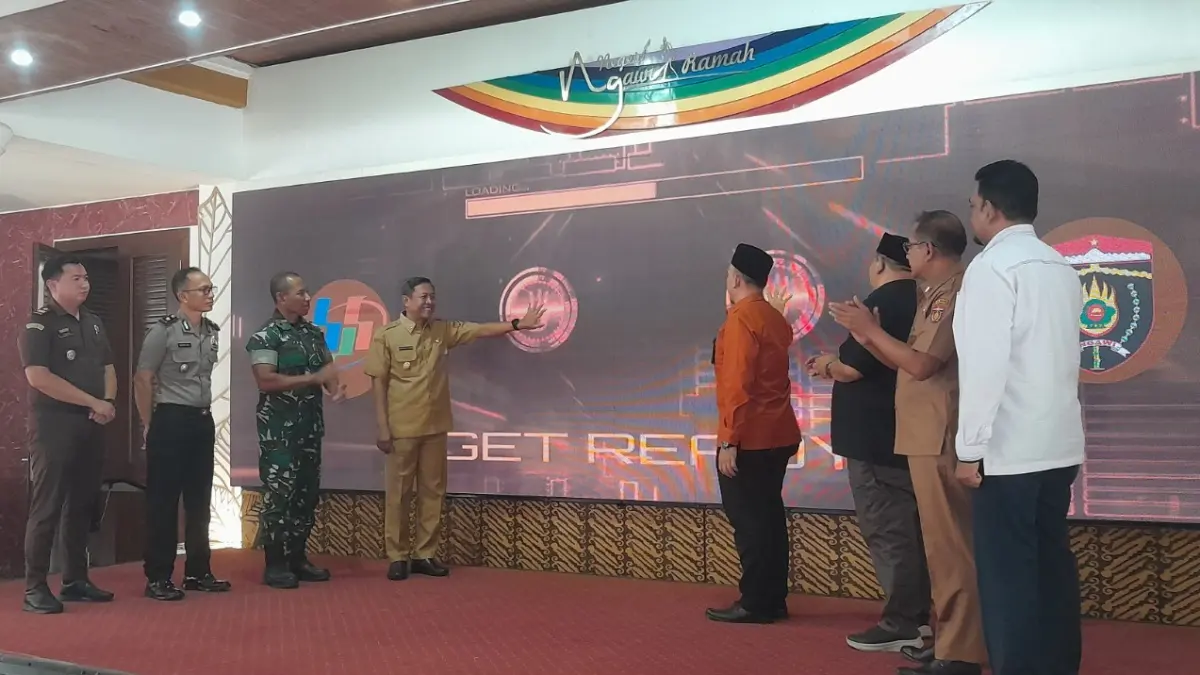 Wakil Bupati Ngawi Dwi Rianto Jatmiko bersama Kepala BPS Kabupaten Ngawi Nasruddin menandai dimulainya Survei Ekonomi 2026. ASEP SYAEFUL/RADAR NGAWI