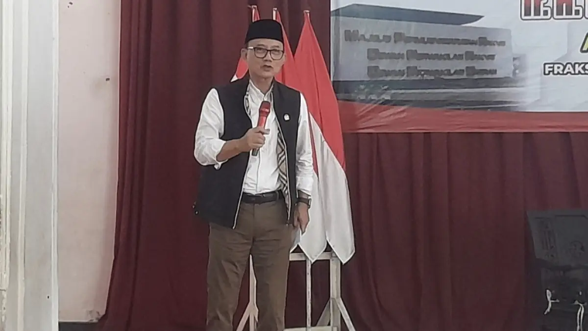Anggota DPR RI Budi Sulistyono atau Kanang menyoroti pemadaman listrik berulang di sejumlah wilayah Ngawi dan berjanji membawa persoalan tersebut ke manajemen PLN untuk mencari solusi. ASEP SYAEFUL/RADAR NGAWI