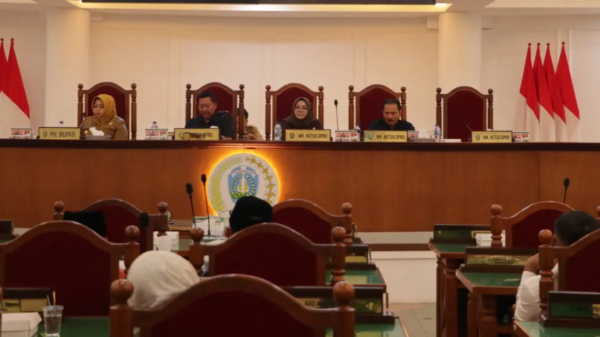 Ketua DPRD Ponorogo Dwi Agus Prayitno menyampaikan rekomendasi hasil pemeriksaan BPK RI terhadap LKPD 2025. SUGENG DWI N/RADAR PONOROGO
