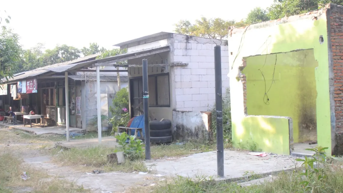 Pedagang di kawasan Stadion Yosonegoro Magetan mulai direlokasi ke Pasar Sayur setelah pemerintah menyiapkan 13 unit bidak baru. AJI PUTRA/RADAR MAGETAN