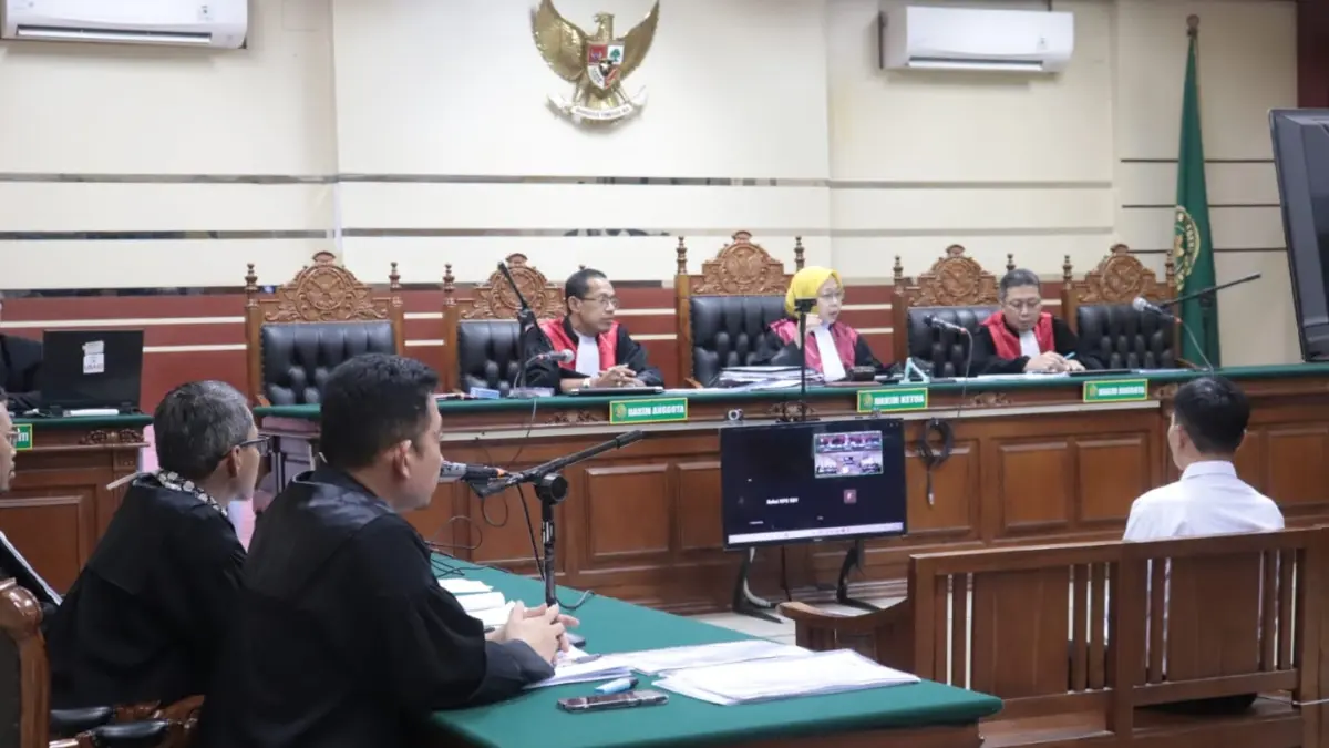 Majelis Hakim Pengadilan Tipikor Surabaya membacakan putusan sela yang menolak seluruh eksepsi terdakwa Thariq Megah sehingga sidang dugaan gratifikasi berlanjut ke tahap pembuktian.