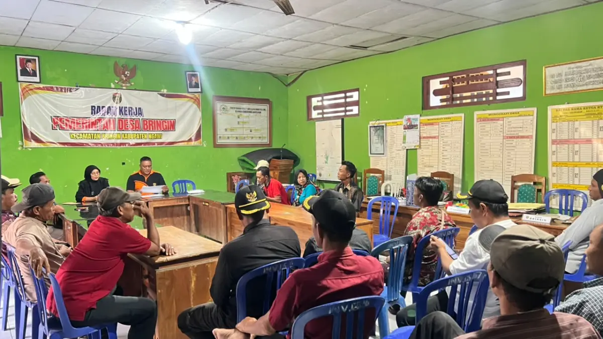 Pemerintah Desa Bringin, Ngawi resmi menyalurkan dana operasional bagi pengurus RT/RW guna menunjang kelancaran tata kelola administrasi dan pelayanan publik tingkat bawah.