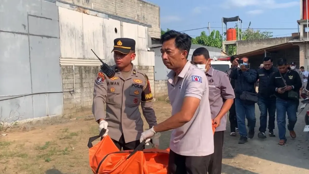 Evakuasi jenazah mahasiswi UIN SATU Tulungagung di kamar kos. KBRT (Kabar Tulungagung)