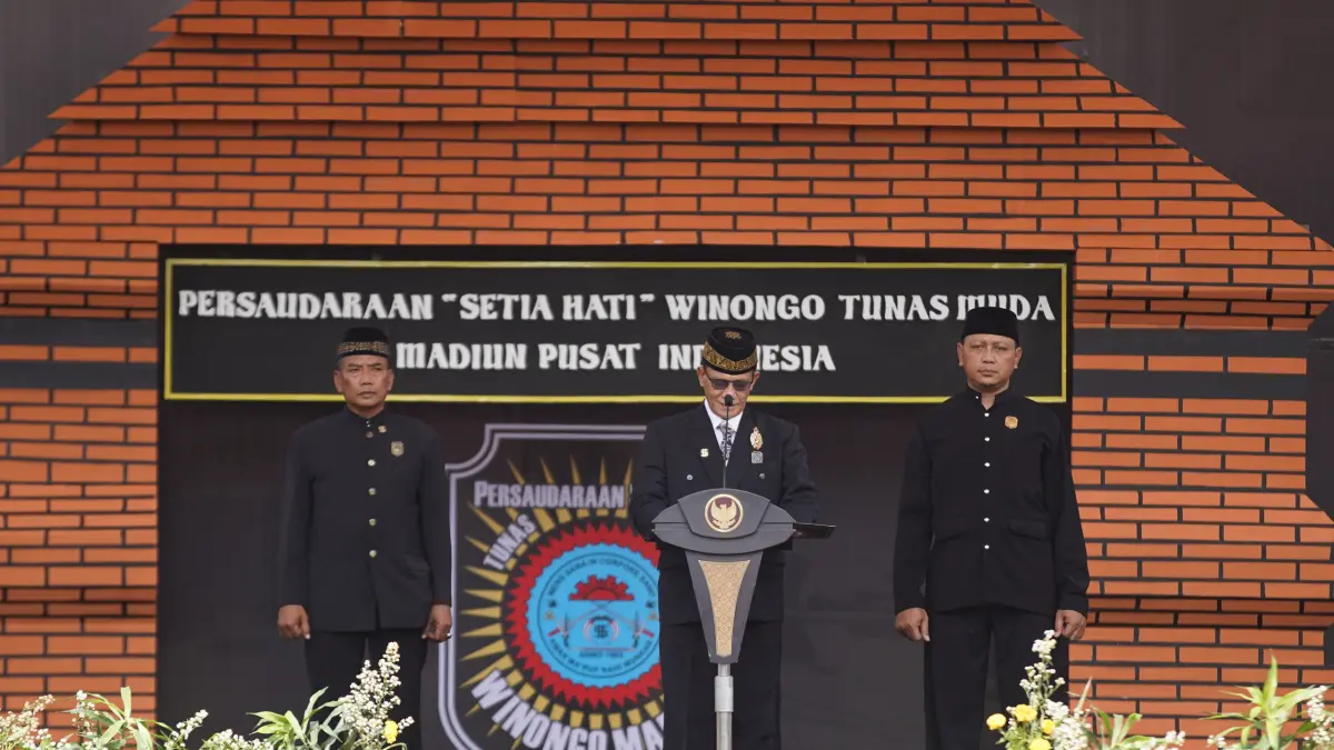 SURAN AGUNG: Puluhan ribu anggota dan simpatisan PSHW TM memadati Lapangan Winongo, Kota Madiun, dalam peringatan Suran Agung ke-123 yang berlangsung tertib dengan mengusung semangat persaudaraan dan perdamaian. DISKOMINFO KOTA MADIUN