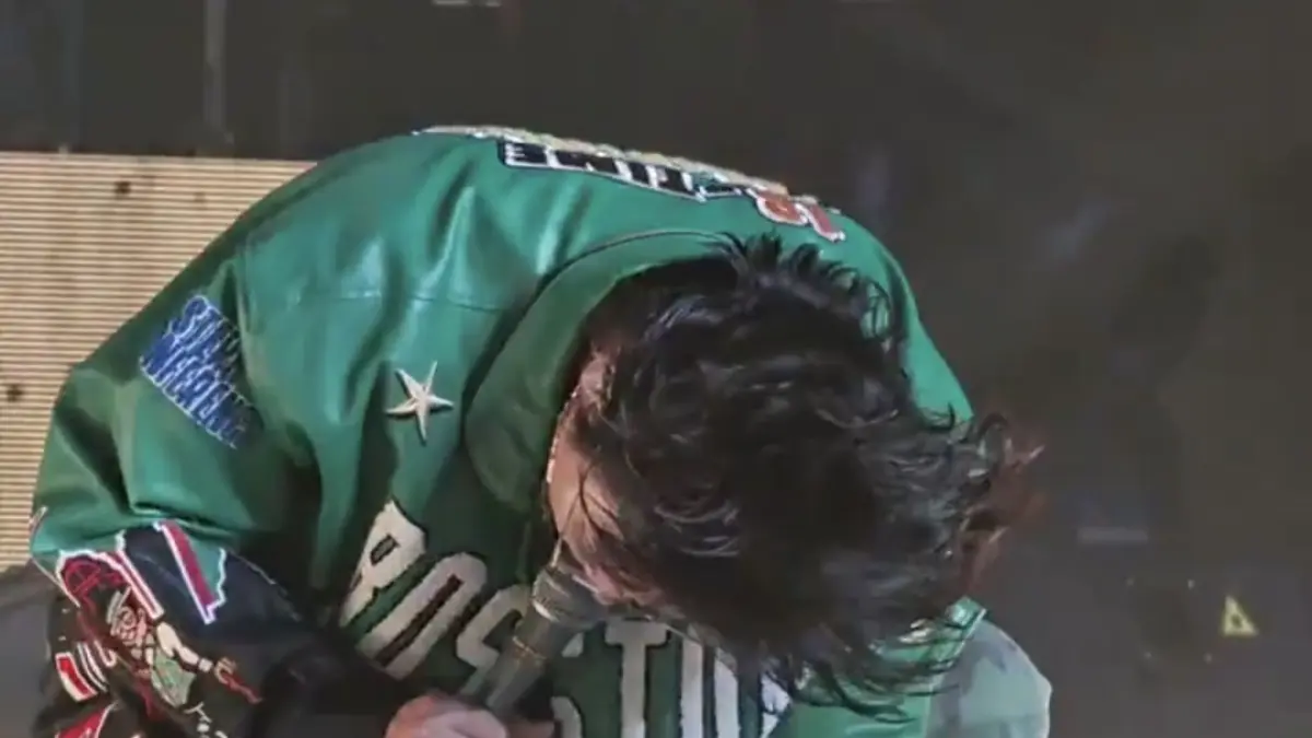 Donghae Super Junior cedera di atas panggung 
