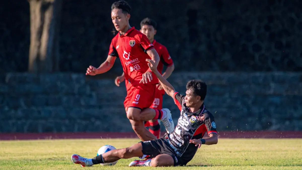 COMEBACK: Pemain Persinga Ngawi merayakan kemenangan usai membalikkan keadaan dan menundukkan Persibangga Purbalingga 2-1 pada laga perdana Babak 8 Besar Grup B Liga 4 Piala Presiden 2026 di Stadion Sriwedari, Solo. FOTO: ISTIMEWA