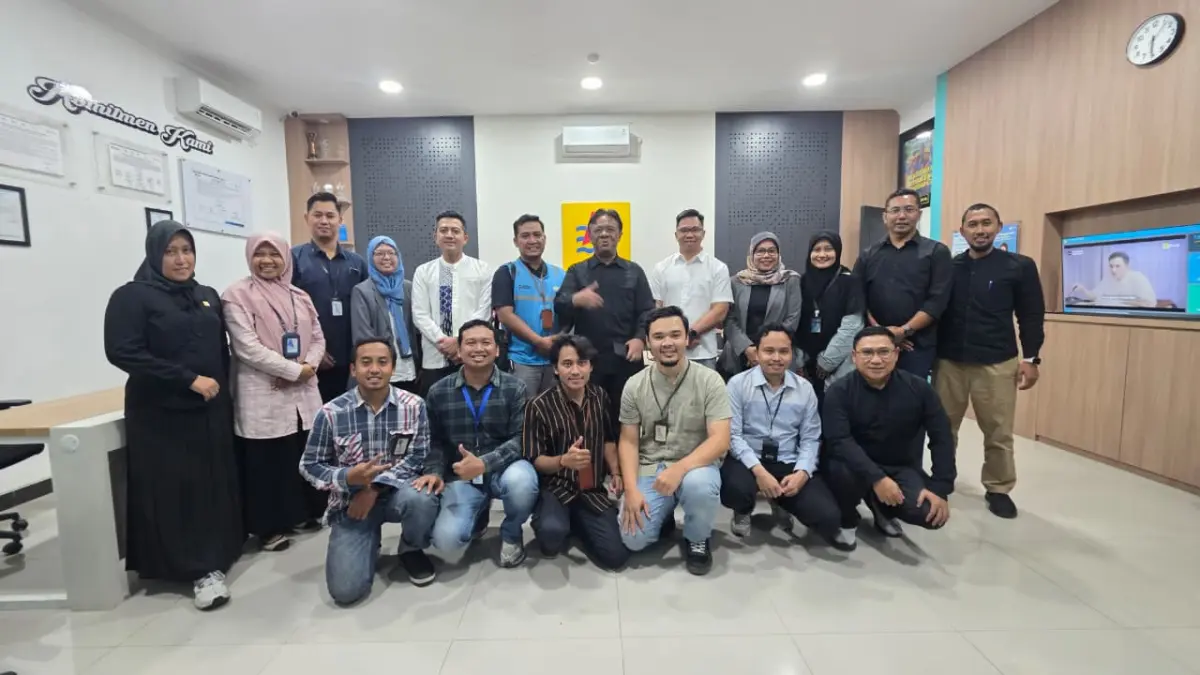 Wakil Direktur Utama PT PLN (Persero) Yusuf Didi Setiarto melakukan kunjungan kerja ke ULP Mantingan guna memastikan kesiapan operasional jaringan dan fasilitas SPKLU.