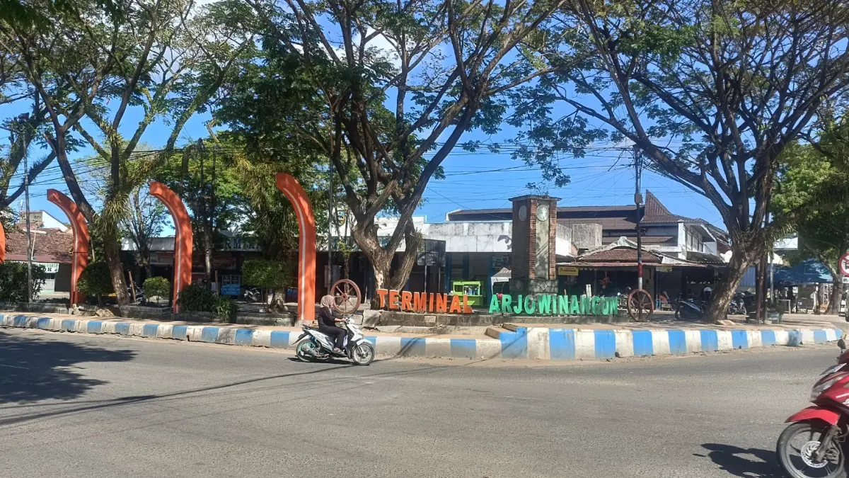 FASILITAS UMUM: Kondisi Terminal Arjowinangun, Pacitan, yang tahun ini tidak memperoleh alokasi anggaran rehabilitasi dari pemerintah daerah. NUR CAHYONO/RADAR PACITAN