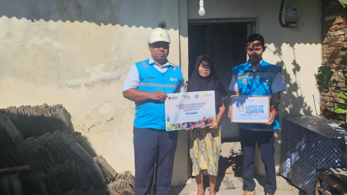 PT PLN (Persero) UP3 Madiun menghadirkan keadilan energi lewat penyambungan listrik gratis berdaya 900 VA bagi warga pra-sejahtera di Magetan melalui program Light Up The Dream.