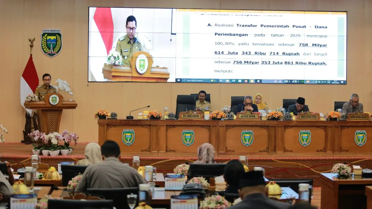 RAPAT PARIPURNA: DPRD Kota Madiun menggelar rapat paripurna pembahasan Nota Keuangan Wali Kota atas LPj Pelaksanaan APBD 2025. BAGAS BIMANTARA/RADAR MADIUN