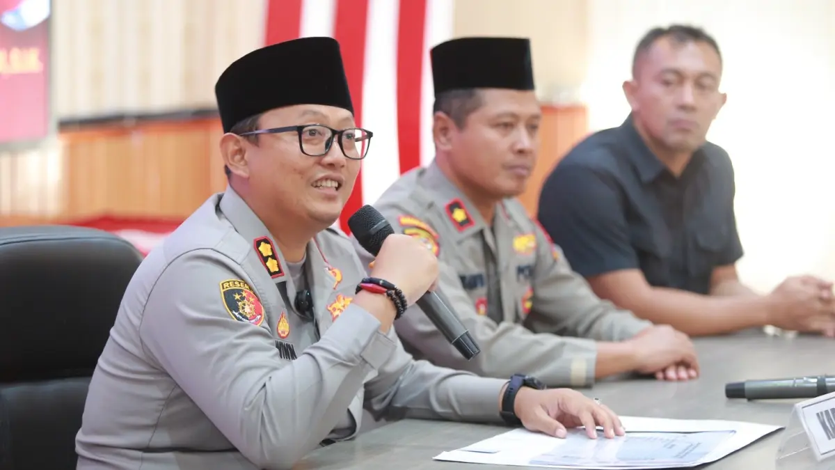 RILIS KINERJA: Kapolres Madiun Kota AKBP Wiwin Junianto Supriyadi memaparkan hasil penanganan 31 perkara pidana selama Januari–Juni 2026 dalam konferensi pers di Mapolres Madiun Kota. BAGAS BIMANTARA/RADAR MADIUN