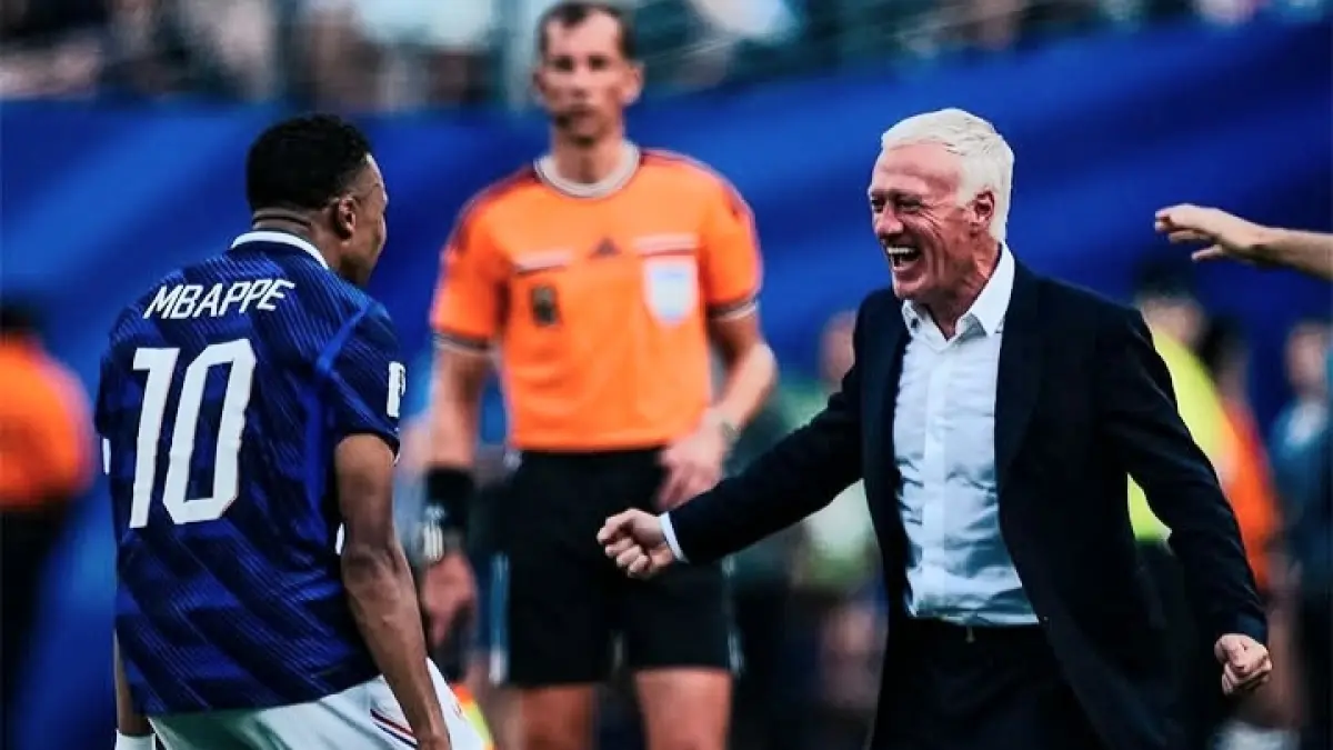 Mbappe berselebrasi bersama sang pelatih. (Instagram)