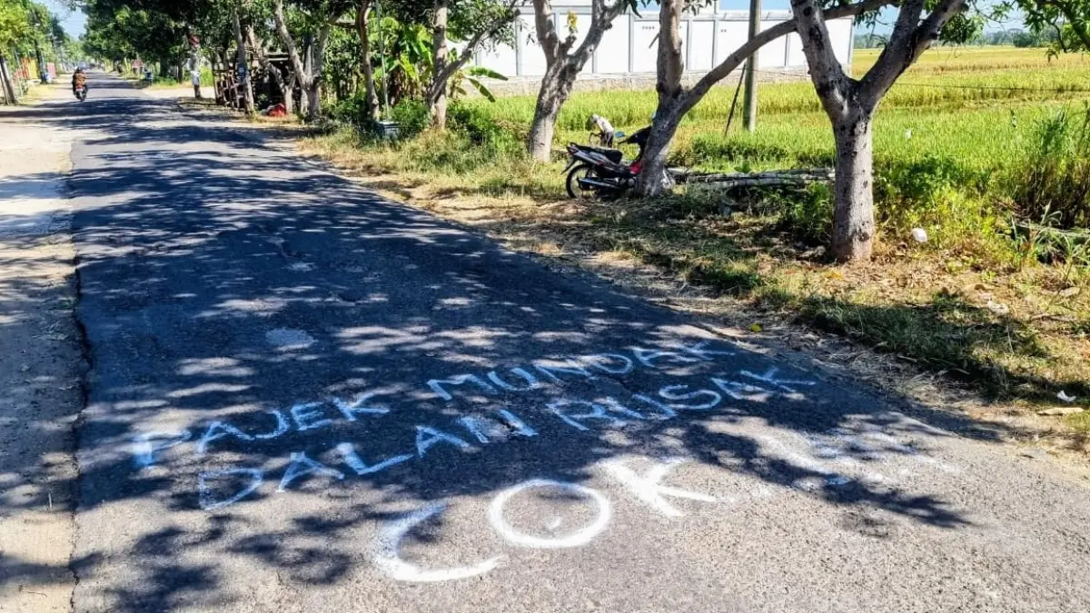 Ruas Jalan Jabung–Pondok Ngabar di Ponorogo yang rusak menahun akhirnya mendapat alokasi anggaran Rp1 miliar dari APBD setelah sempat diprotes warga. DOK RADAR PONOROGO