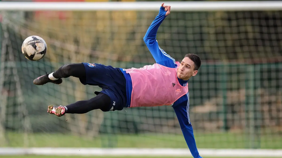 Luka Menalo sedang latihan. (Instagram)