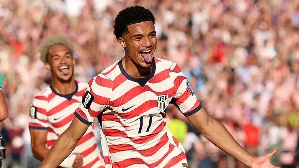 Sekebrasi Malik Tillman usai cetak gol. AS ke 16 besar. (Instagram)