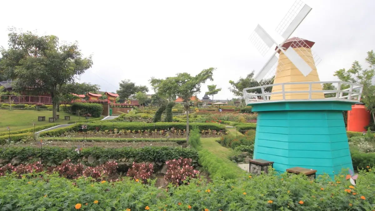 Kebun Refugia Magetan menjadi salah satu destinasi yang memberikan diskon tiket masuk 50 persen bagi pelajar selama libur sekolah. AJI PUTRA/RADAR MAGETAN
