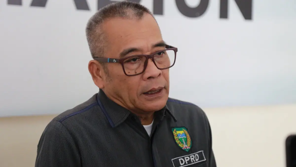 Ketua DPRD Kota Madiun Armaya mendorong Pemerintah Provinsi Jawa Timur menyiapkan solusi permanen atas minimnya daya tampung SMAN. BAGAS BIMANTARA/RADAR MADIUN
