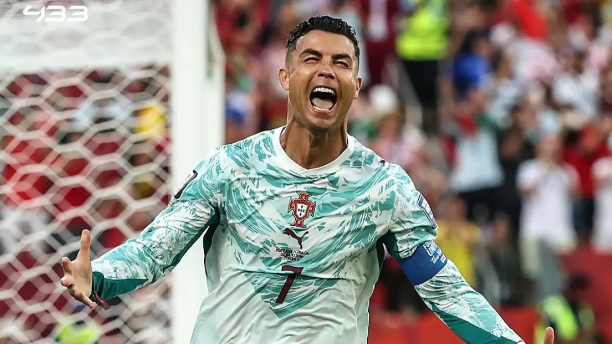 Selebrasi Ronaldo usai cetak gol. (433)