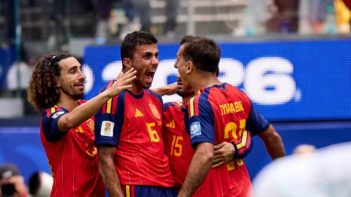 Spanyol akan hadapi Portugal di 16 besar.